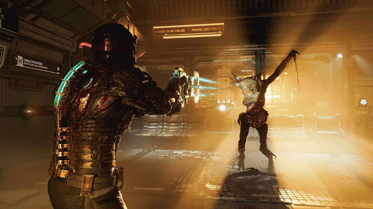 A necromorph attacks Isaac Clarke in Dead Space.