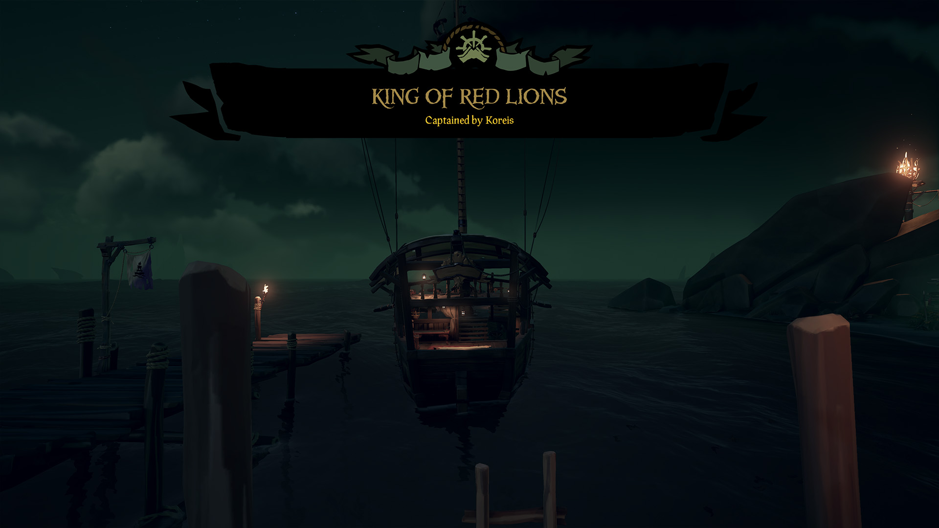 At the rear of a ship is a crest bearing the name King of Red Lions in Sea of Thieves